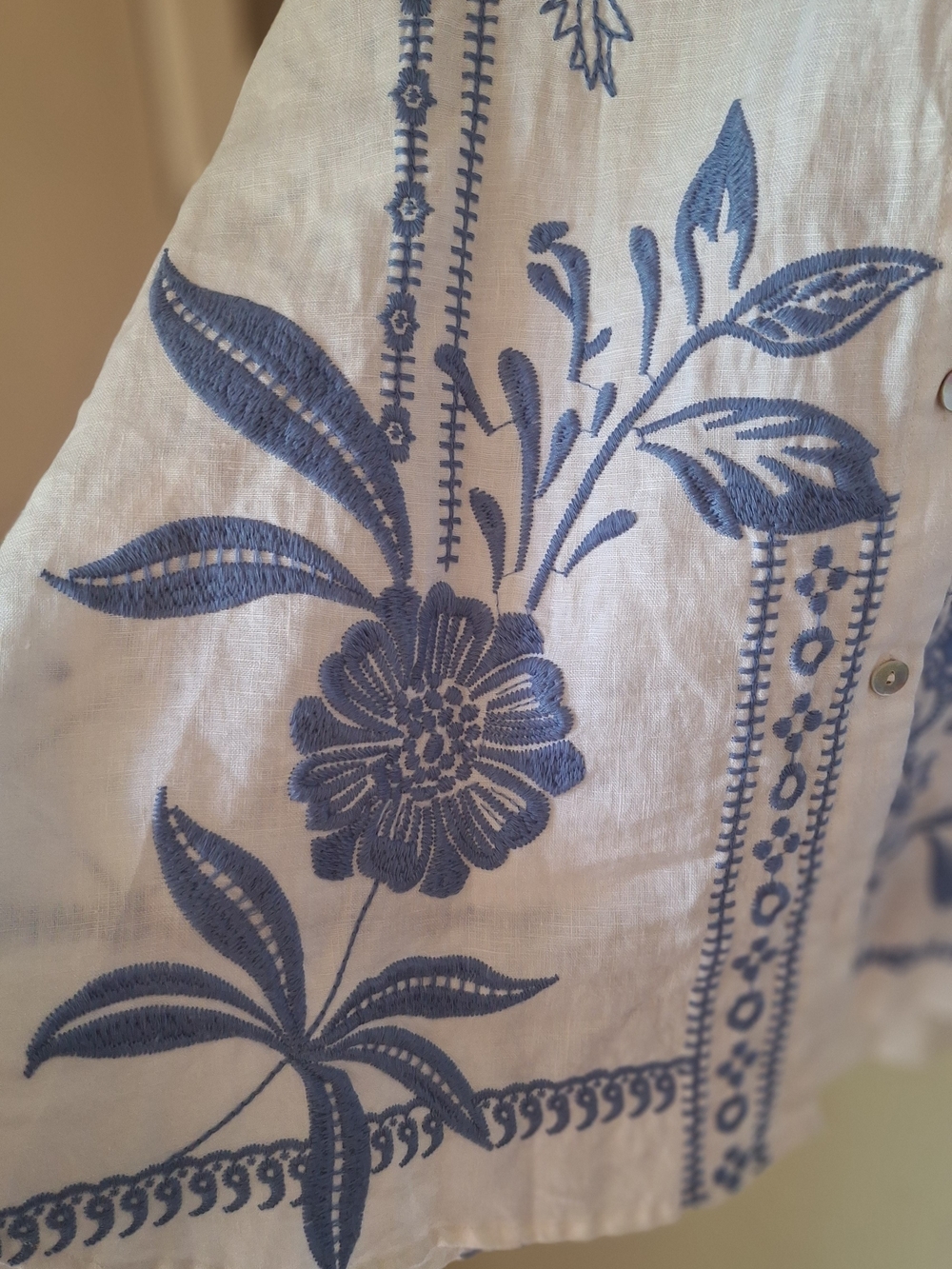 Johnny Was Lyra White Linen Shirt with Blue Floral Embroidery S - Picture 9 of 16